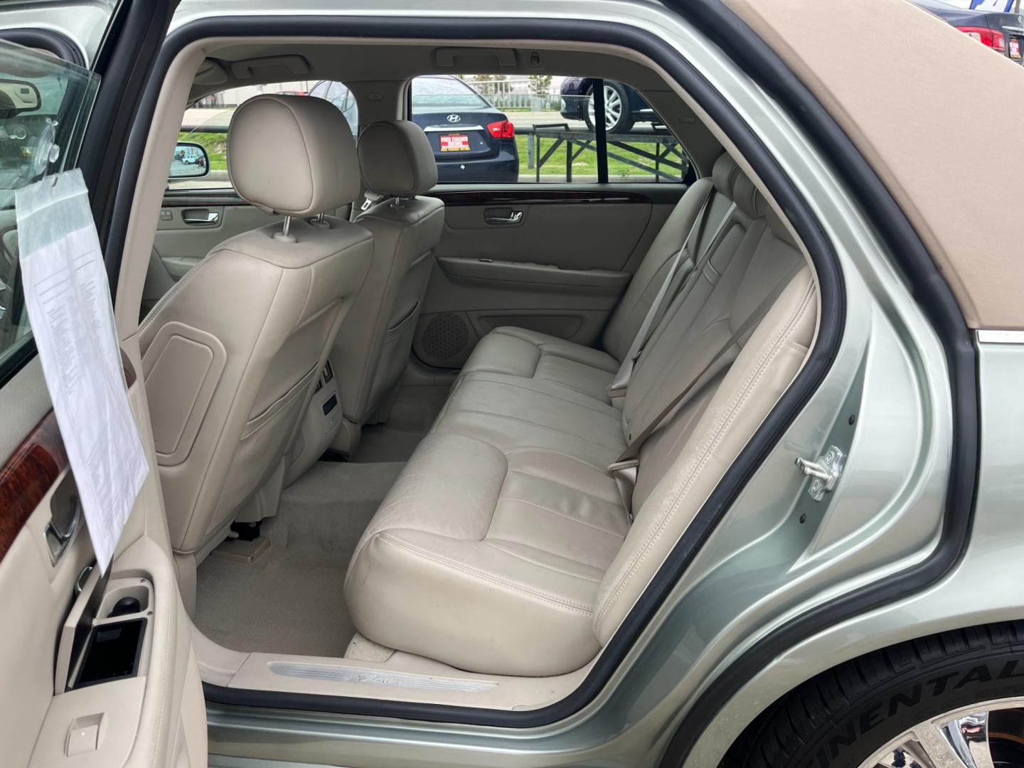 2006 green /TAN Cadillac DTS Sedan (1G6KD57Y96U) with an 4.6L V8 DOHC 32V engine, 4-Speed Automatic Overdrive transmission, located at 14700 Tomball Parkway 249, Houston, TX, 77086, (281) 444-2200, 29.928619, -95.504074 - Photo#9